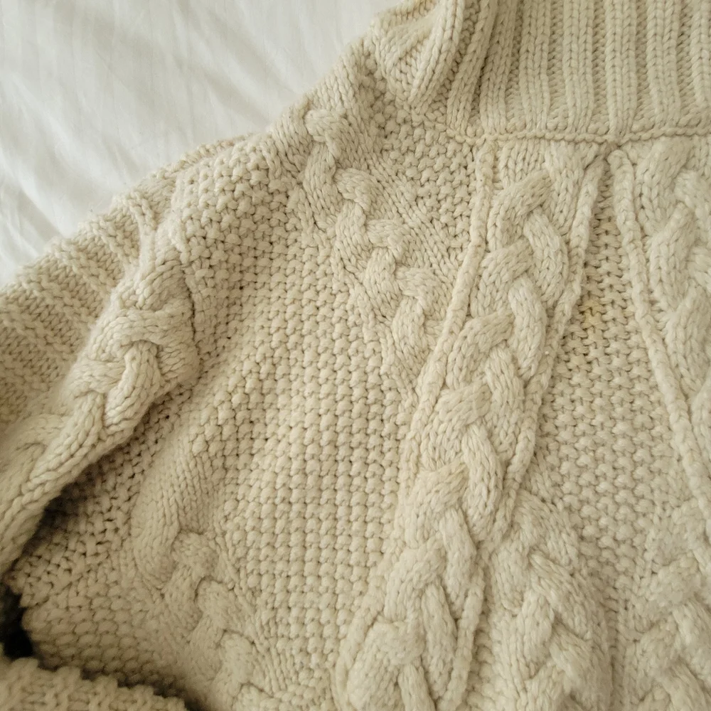 Cableknit Sweater Size M - Picture 5 of 5